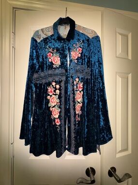 ANDREE BY UNIT Teal Blue Velvet Embroidered Floral Jacket